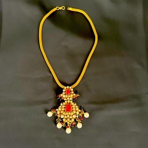Antique style necklace gold color red&green beads with pearl hanging on pendant